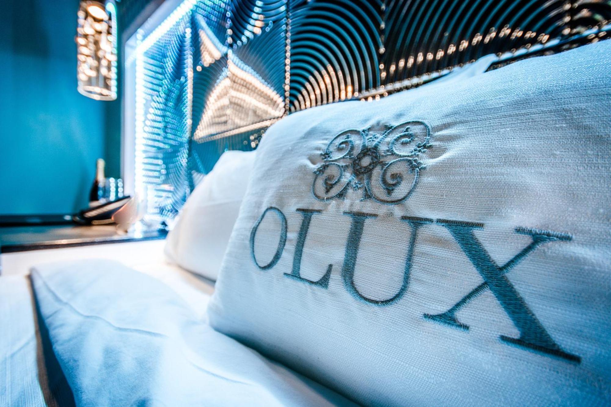 Olux Hotel-Motel-Suites Laval Buitenkant foto